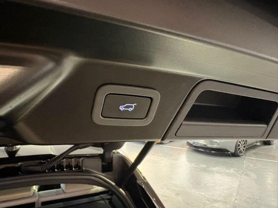 Velar R-Dynamic S P250 - Image 7